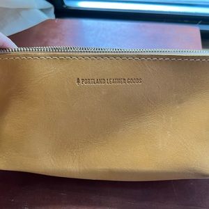 Portland Leather Utility Bag in Sunflower